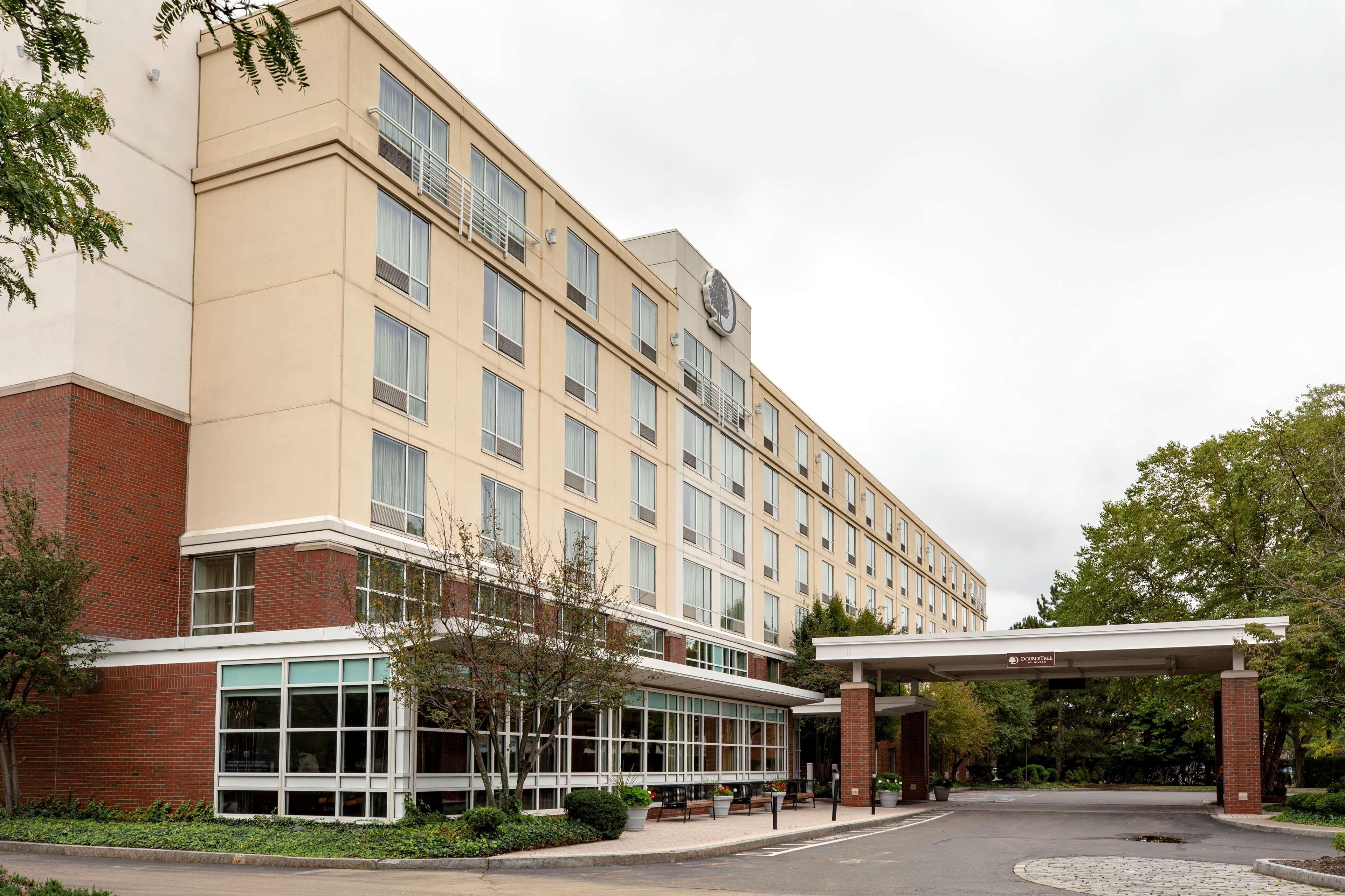 Doubletree By Hilton Hotel Boston Bayside Exterior photo