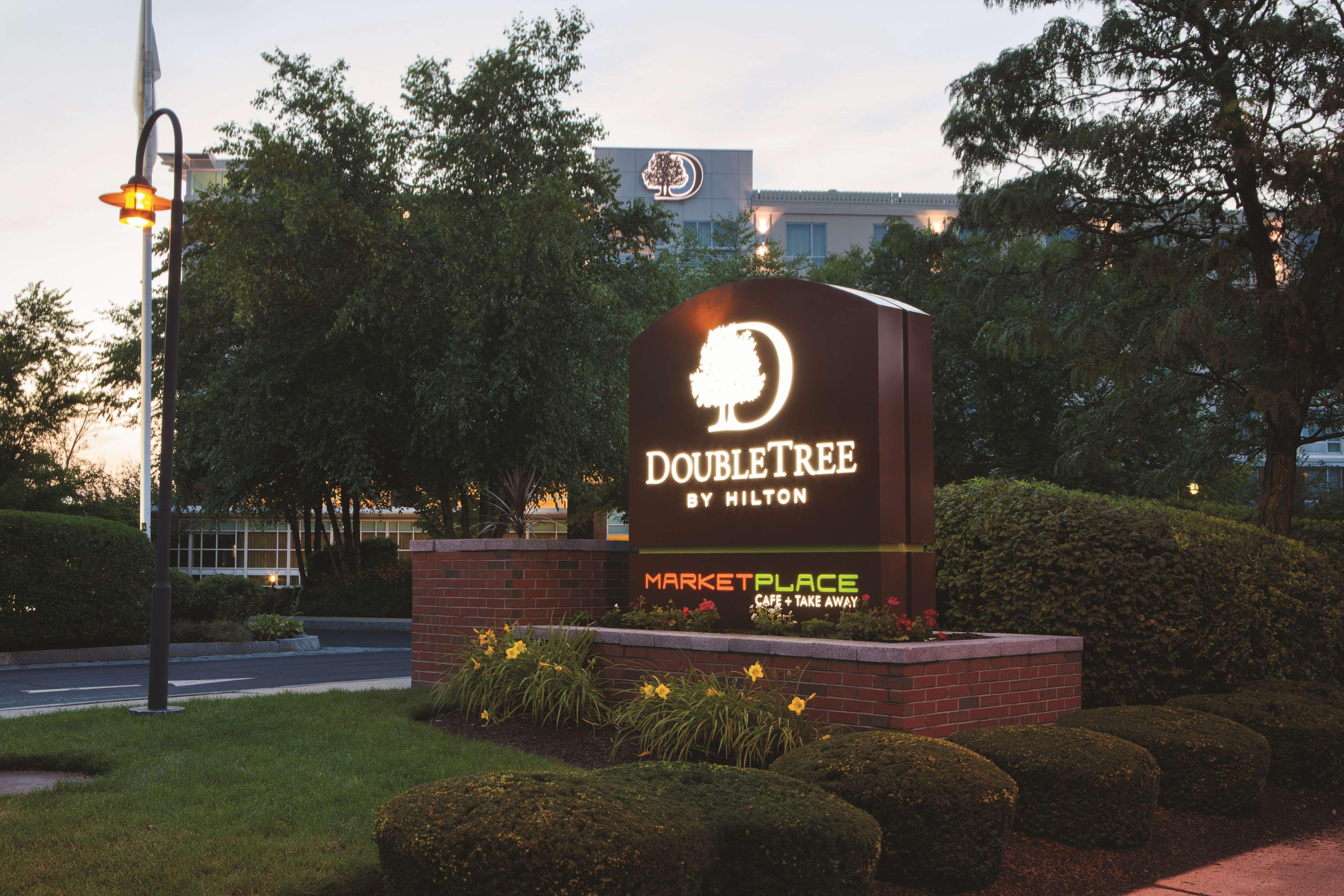 Doubletree By Hilton Hotel Boston Bayside Exterior photo