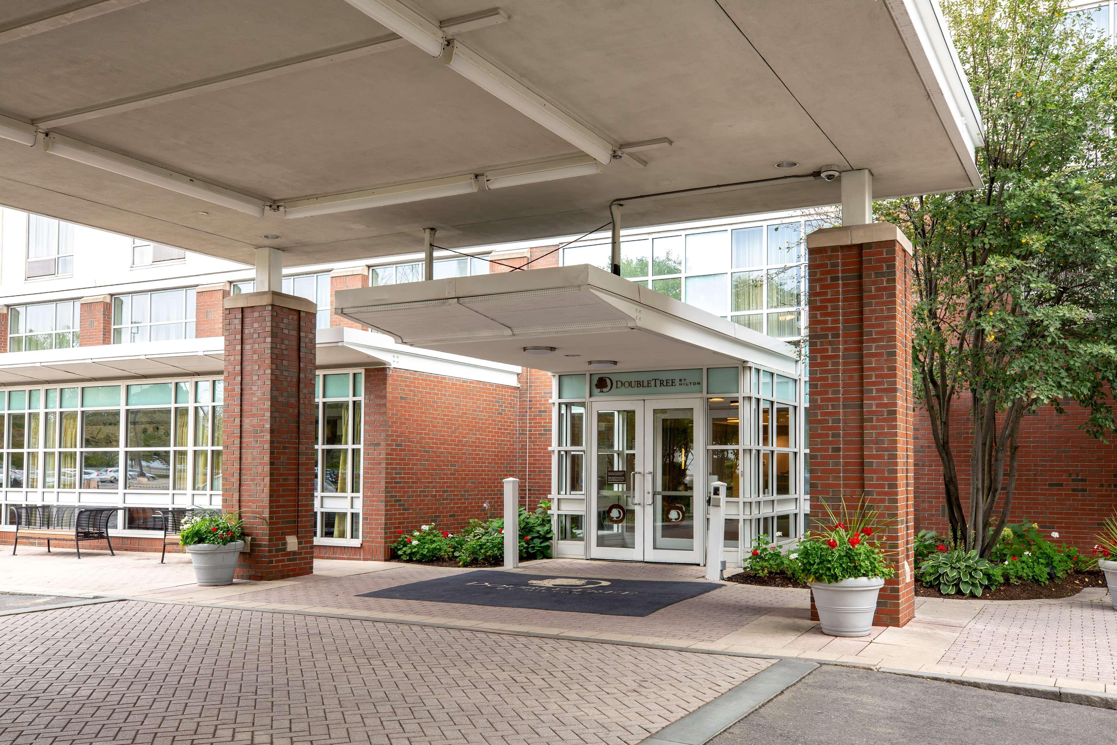 Doubletree By Hilton Hotel Boston Bayside Exterior photo